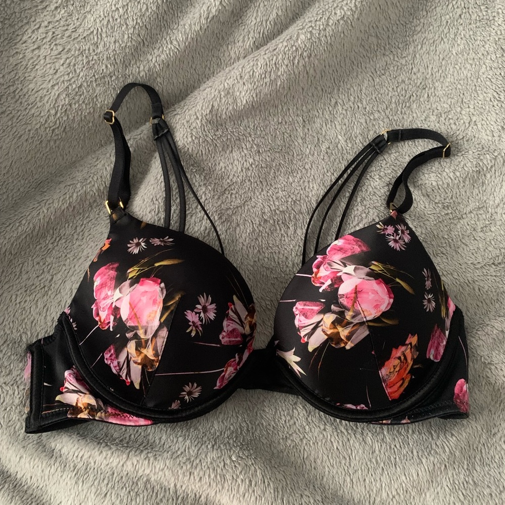 Victoria’s Secret Very Sexy push-up bra 34B
